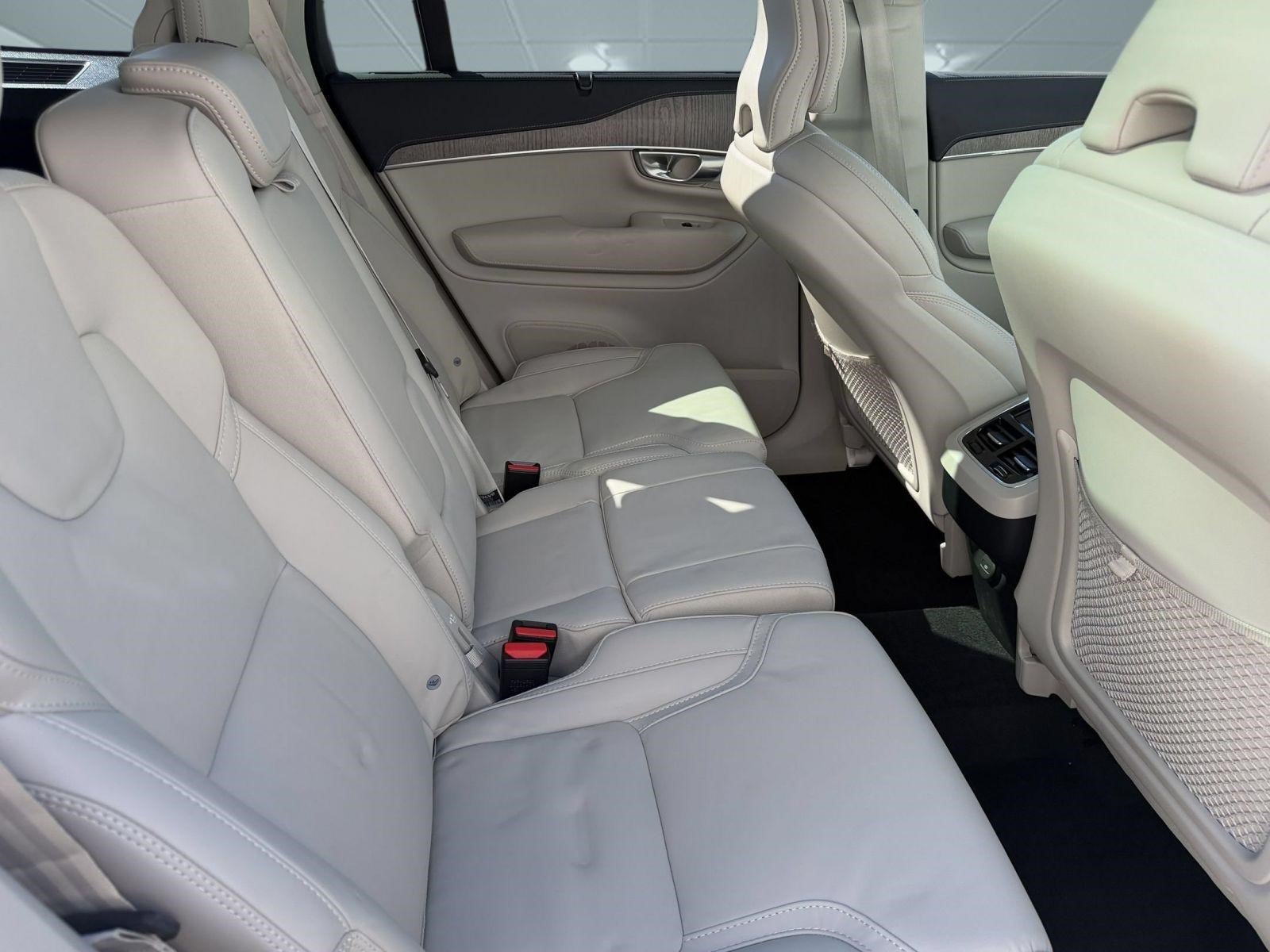 Used 2023 Volvo XC90 B6 Ultimate w/ Protection Package Premier AWD/4WD image 30