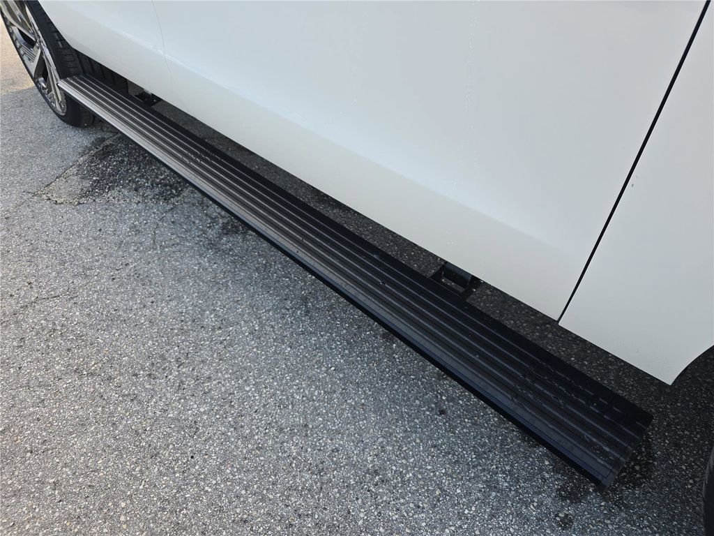 New 2026 Lincoln Navigator L Black Label AWD/4WD image 29