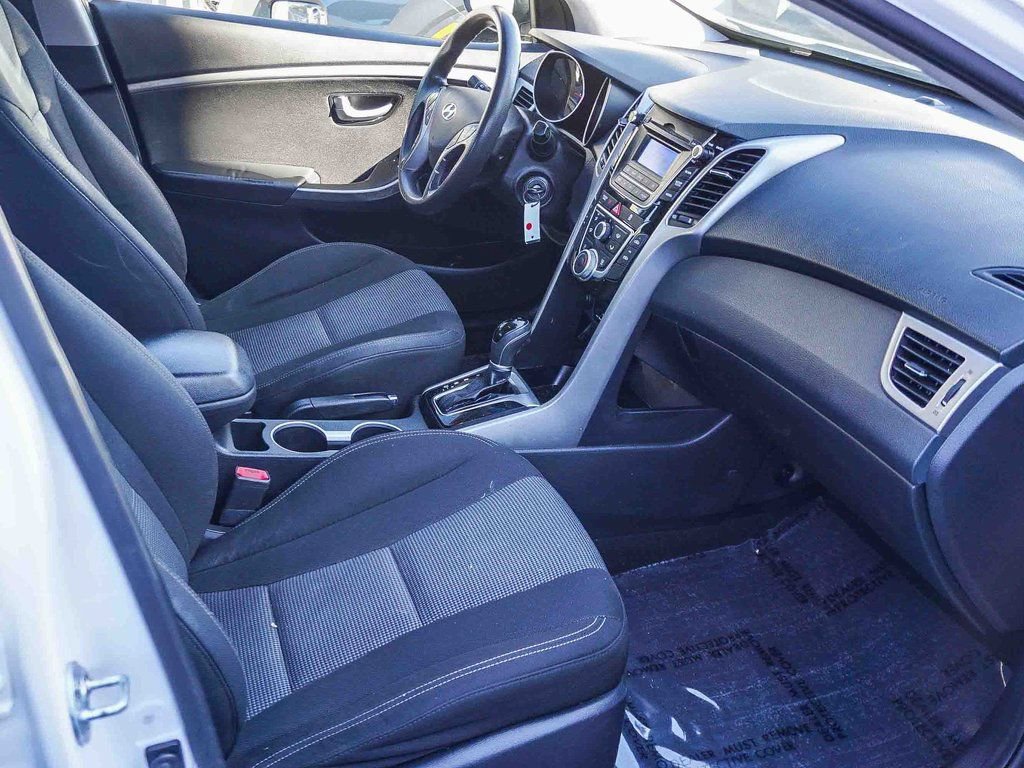 Used 2017 Hyundai Elantra GT image 12