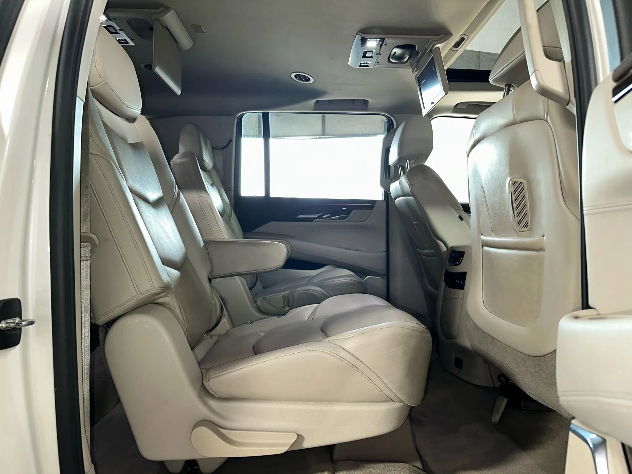 Used 2015 Cadillac Escalade ESV Premium AWD/4WD image 36