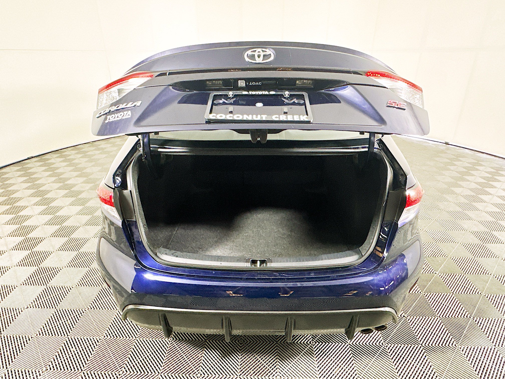 Used 2025 Toyota Corolla SE FWD image 31