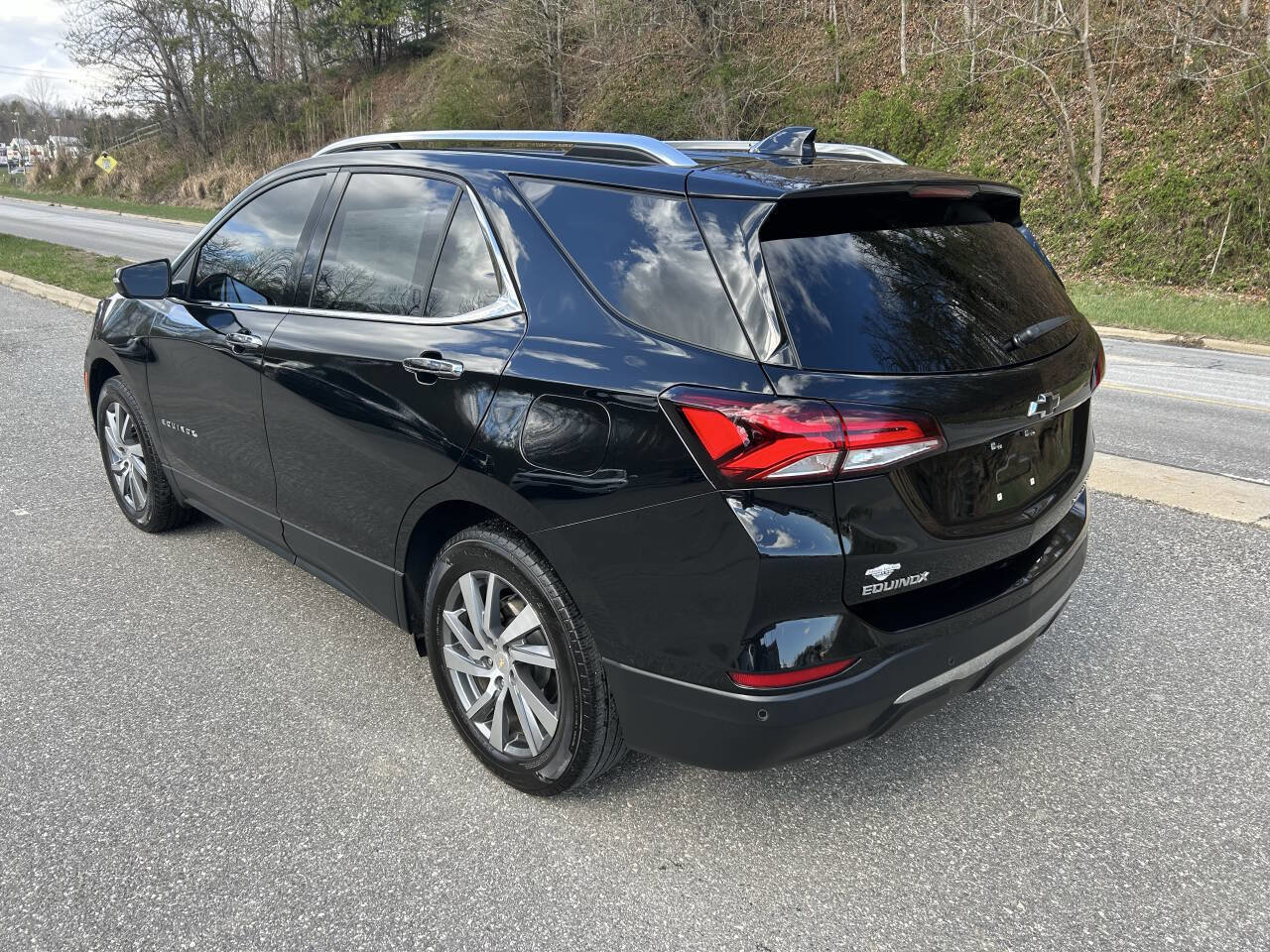 Used 2023 Chevrolet Equinox Premier image 6