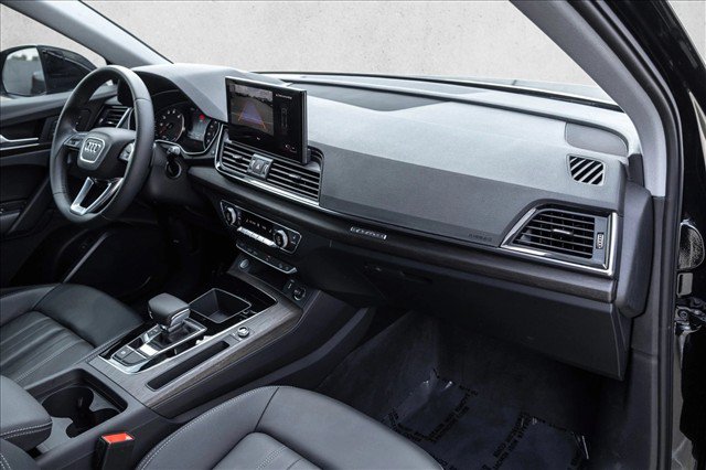 Used 2023 Audi Q5 2.0T Premium w/ Convenience Package AWD/4WD image 23