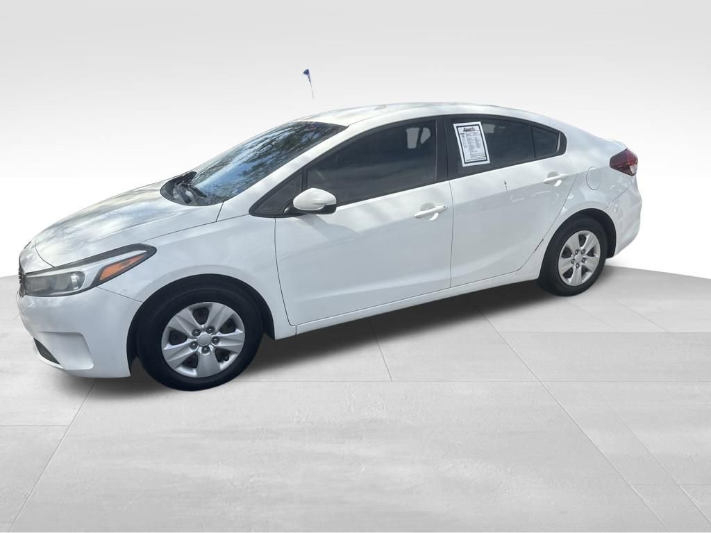 Used 2017 Kia Forte LX image 3