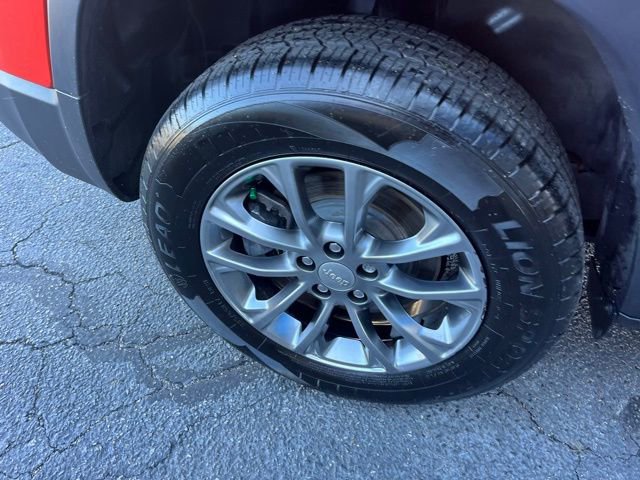 Used 2021 Jeep Cherokee Latitude Plus w/ Sun & Sound Group image 32