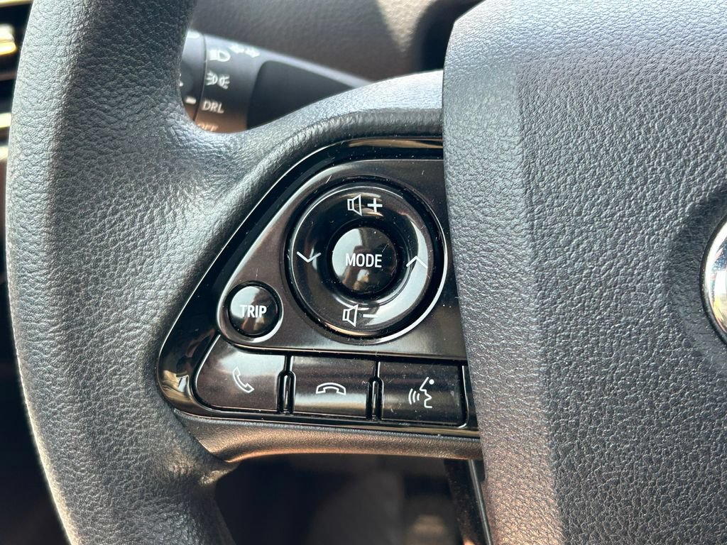 Used 2020 Toyota Prius LE FWD image 31