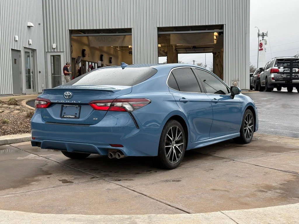Used 2023 Toyota Camry SE image 5