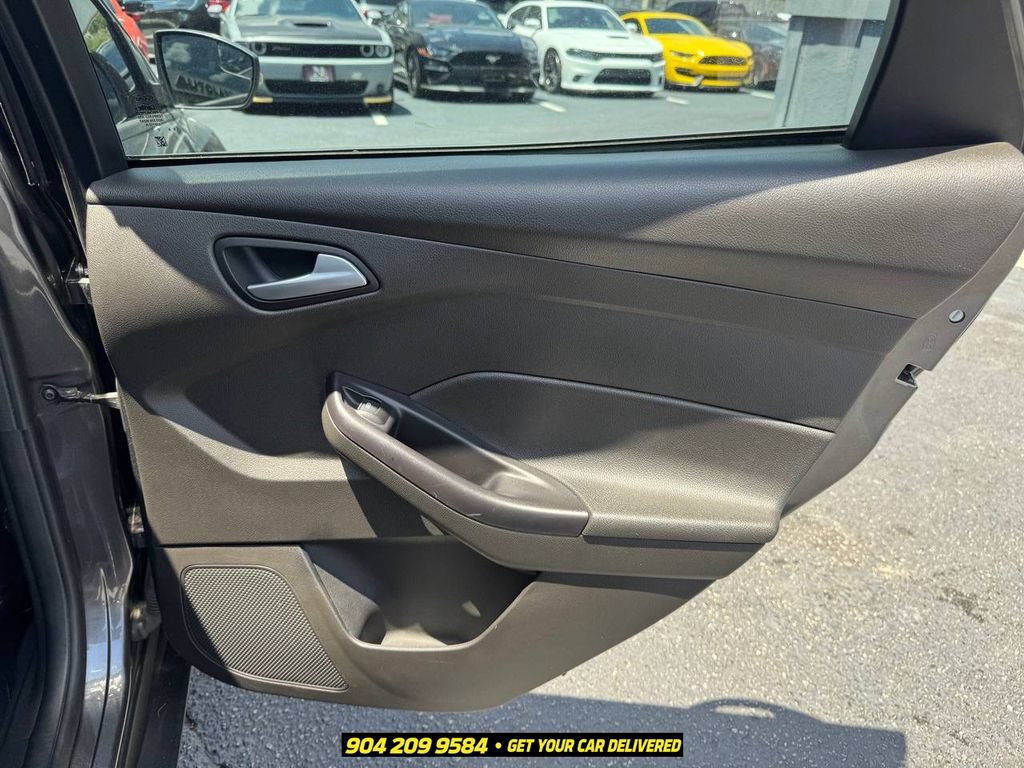 Used 2016 Ford Focus SE FWD image 30