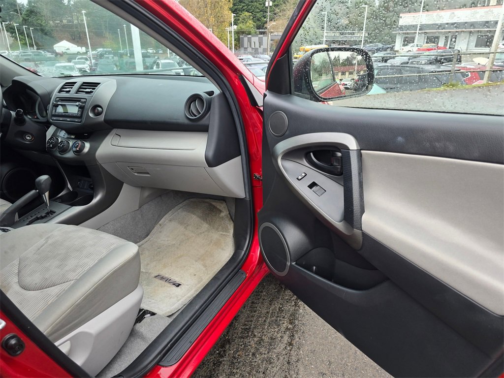 Used 2012 Toyota RAV4 FWD image 12