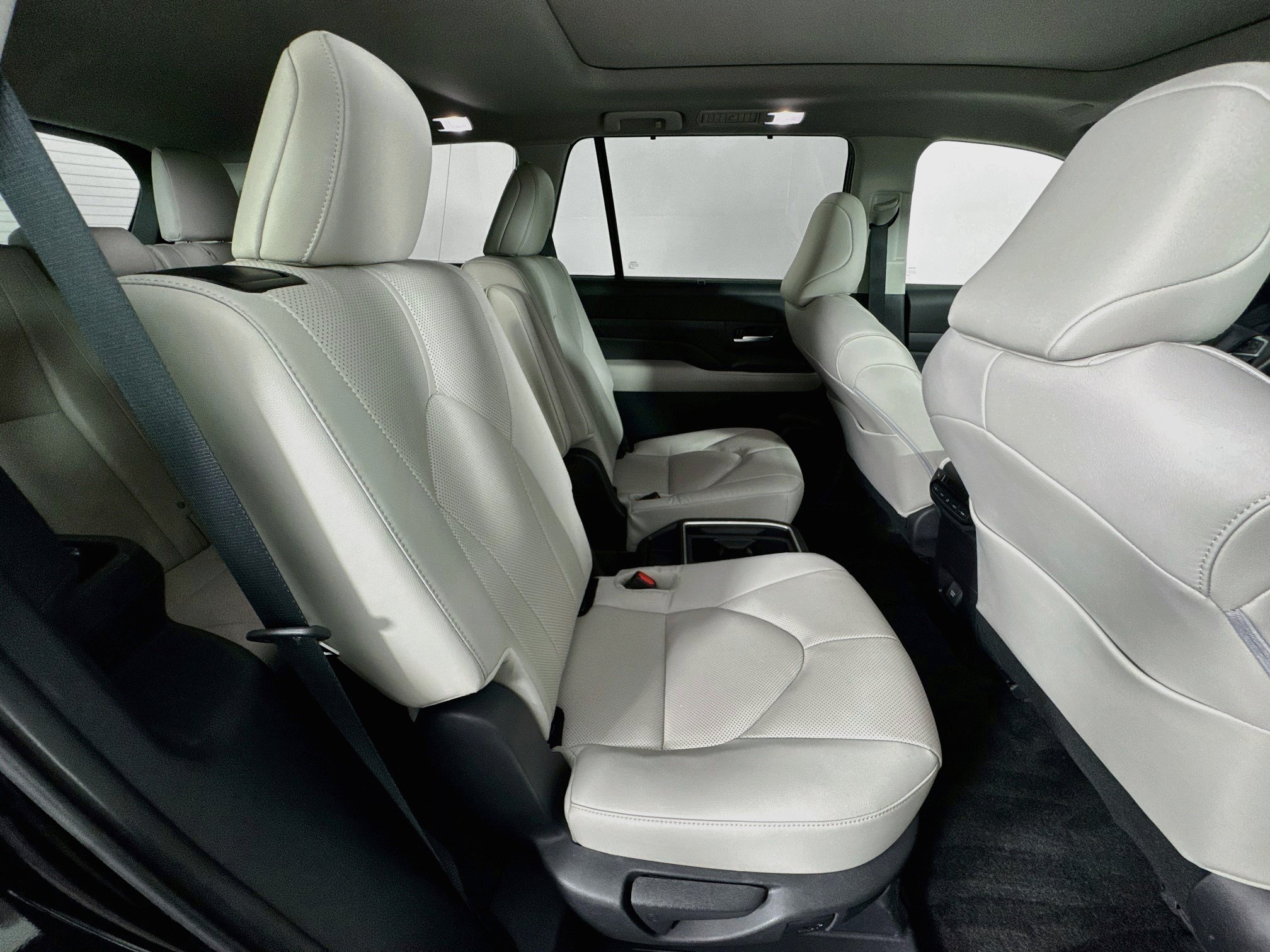 Used 2025 Toyota Grand Highlander AWD Hybrid image 29