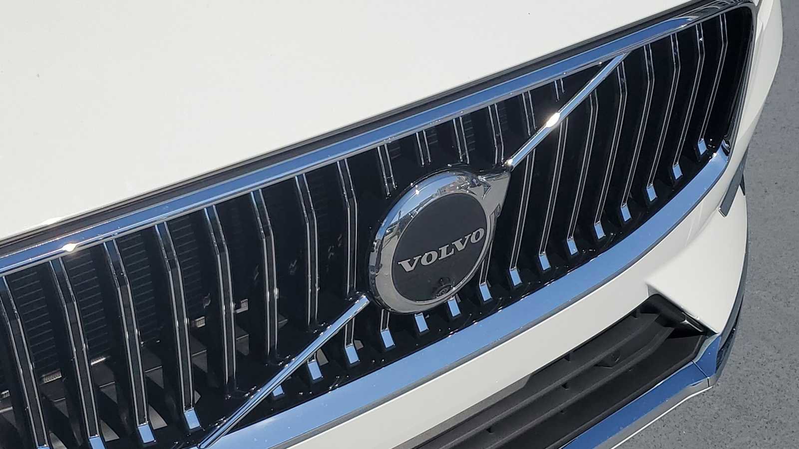 Used 2022 Volvo XC60 T8 Inscription Expression w/ Advanced Package image 11