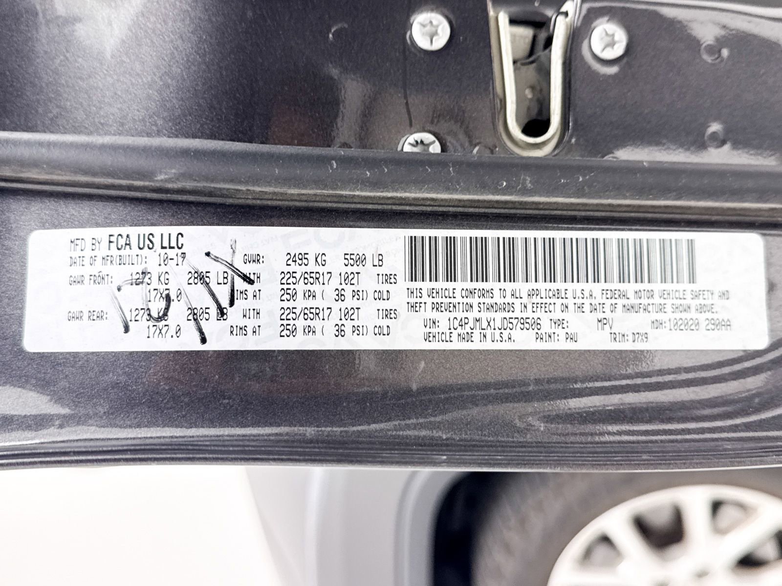 Used 2018 Jeep Cherokee Latitude Plus w/ Cold Weather Group image 34