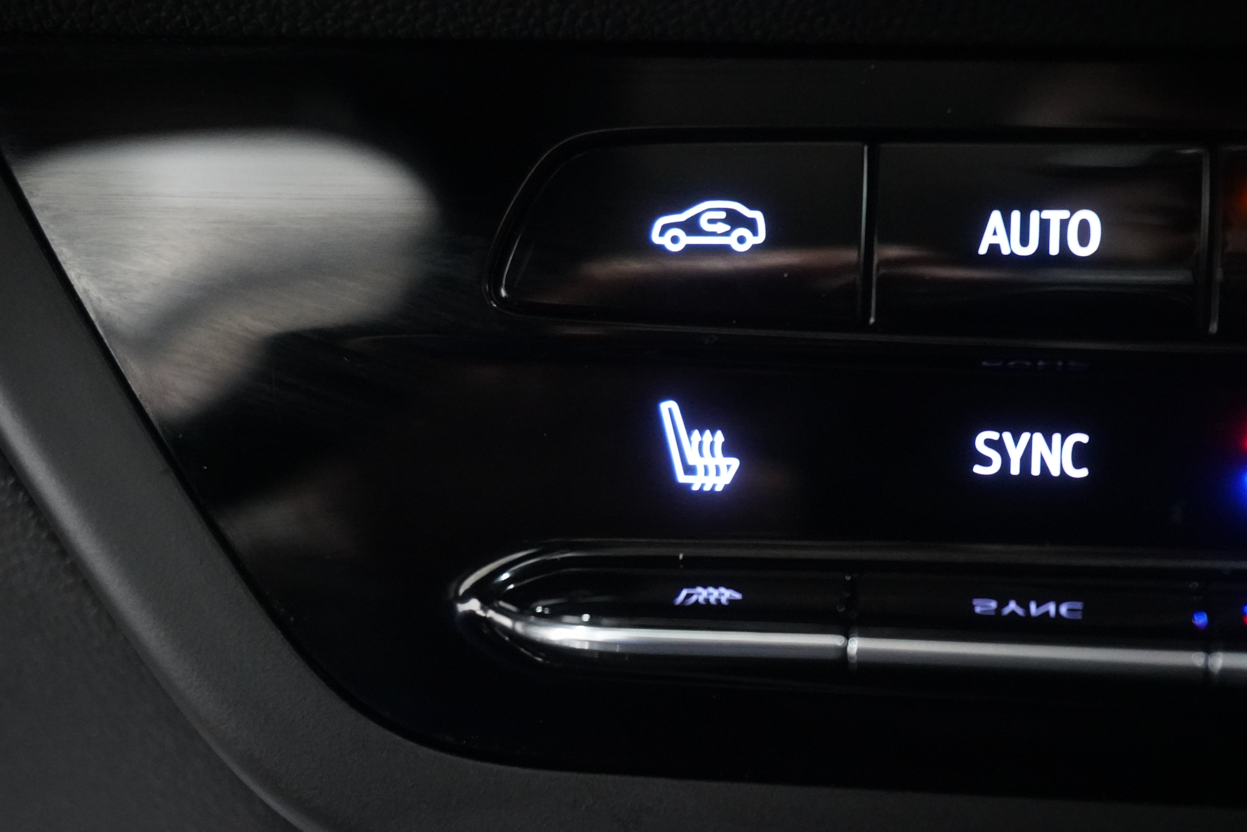 Used 2021 Buick Envision Essence w/ Sport Touring Package FWD image 22