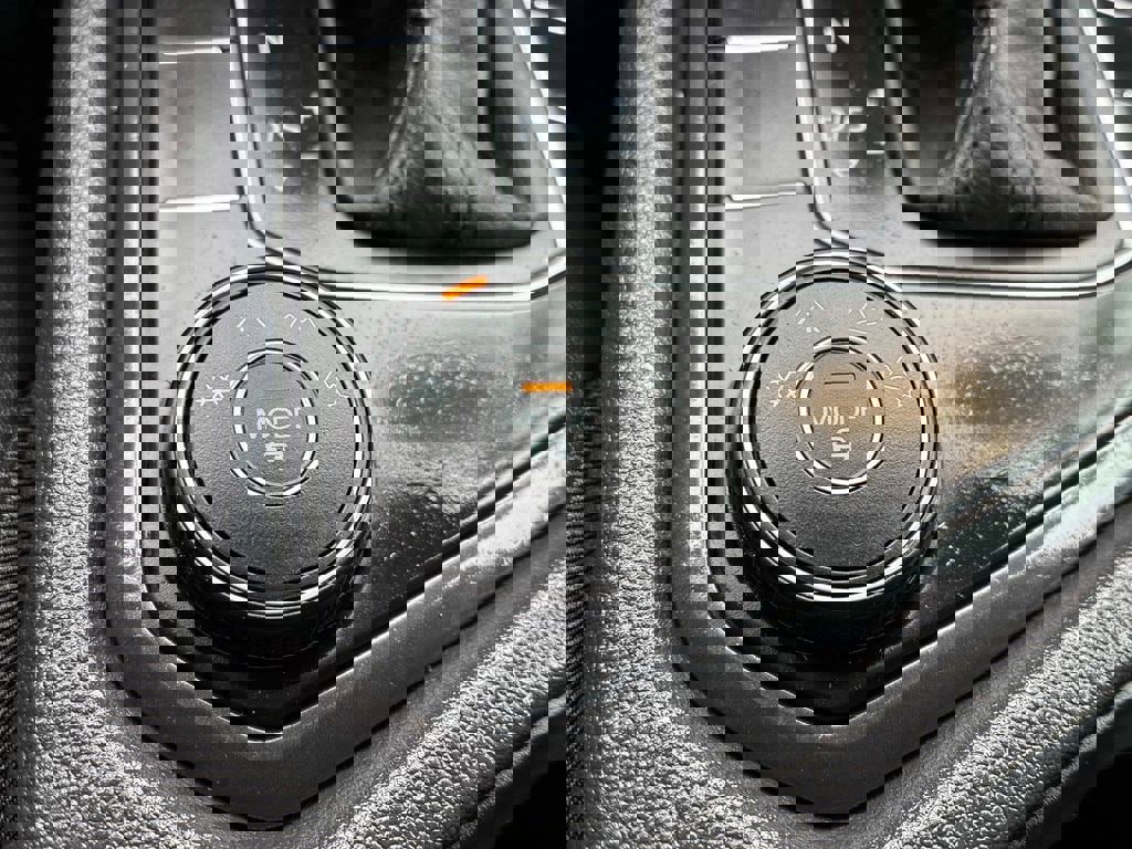 Used 2020 Volkswagen Tiguan SE w/ Panoramic Sunroof Package image 28