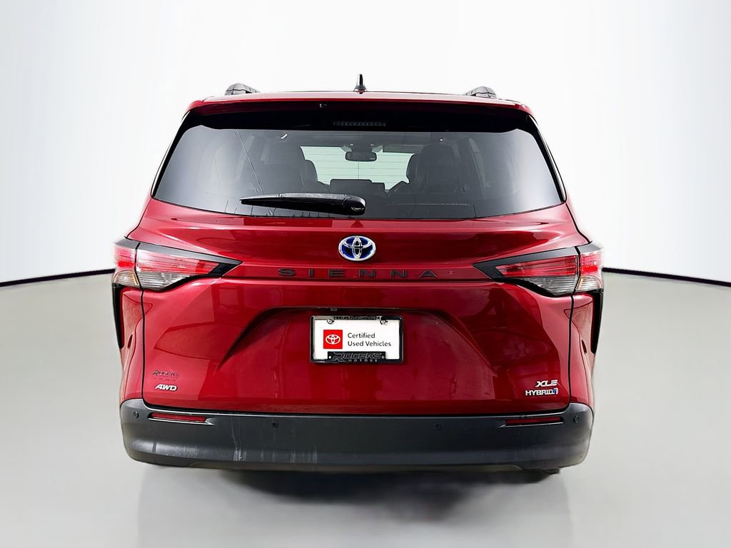 Certified 2022 Toyota Sienna XLE image 7