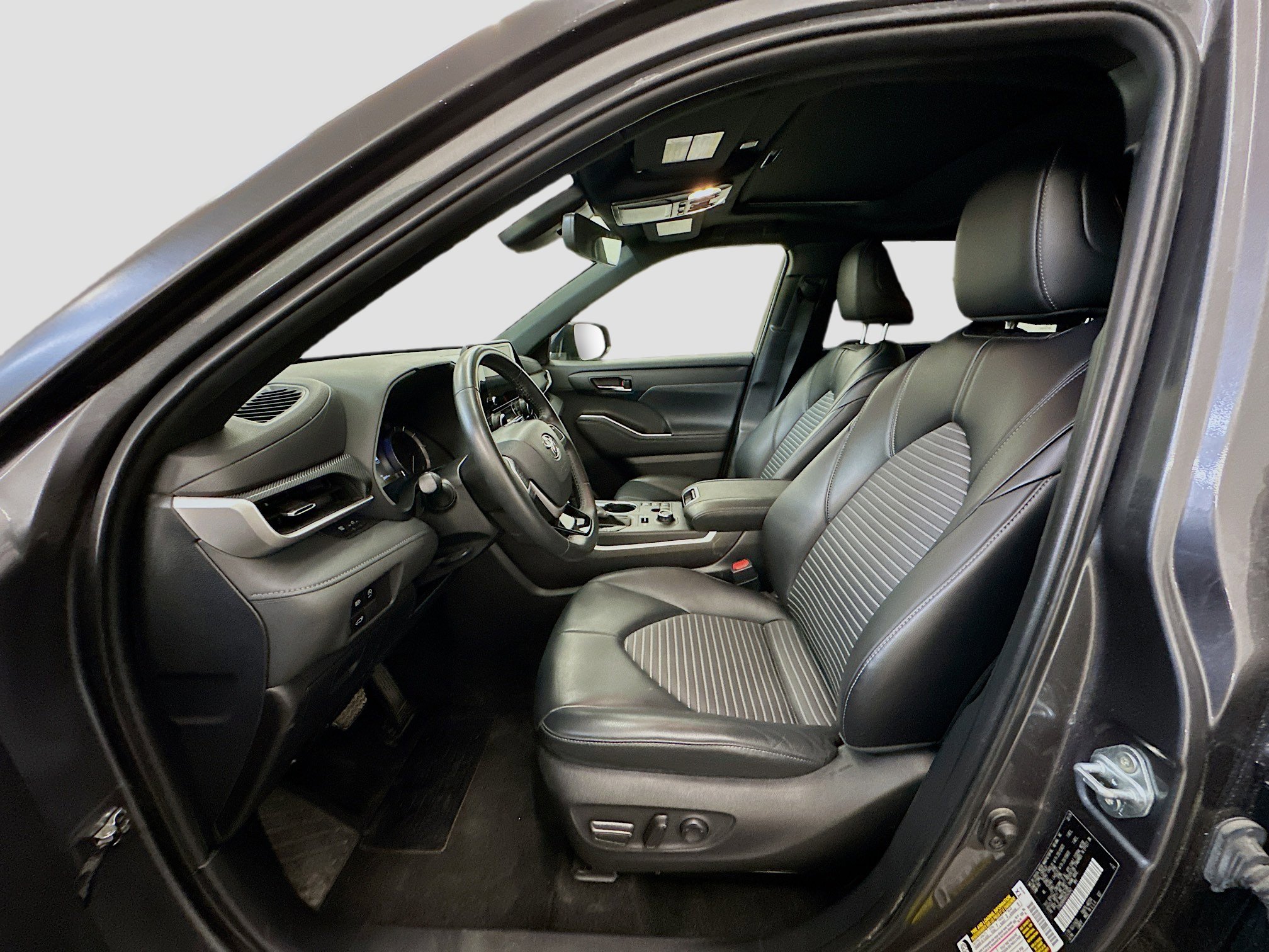 Used 2024 Toyota Highlander XSE image 13