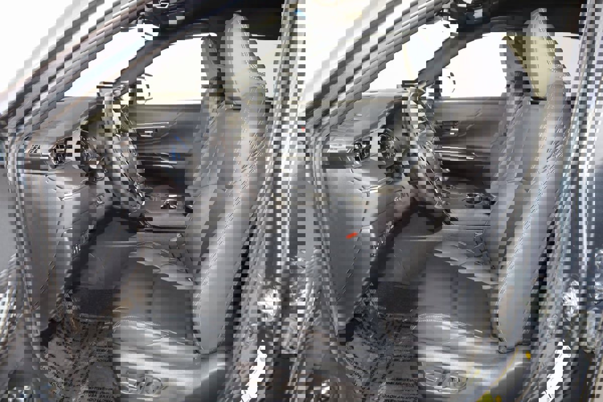 Used 2023 Toyota Venza XLE image 11