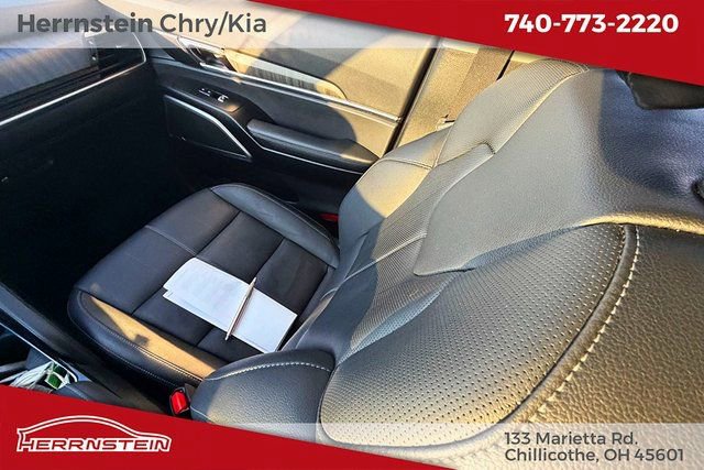 Used 2024 Kia Telluride EX w/ EX Captain's Chair Package image 11