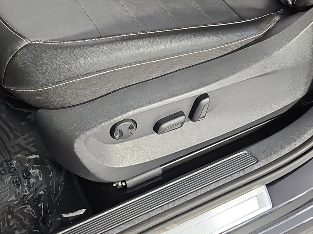 Certified 2023 Volkswagen Taos SE FWD image 22