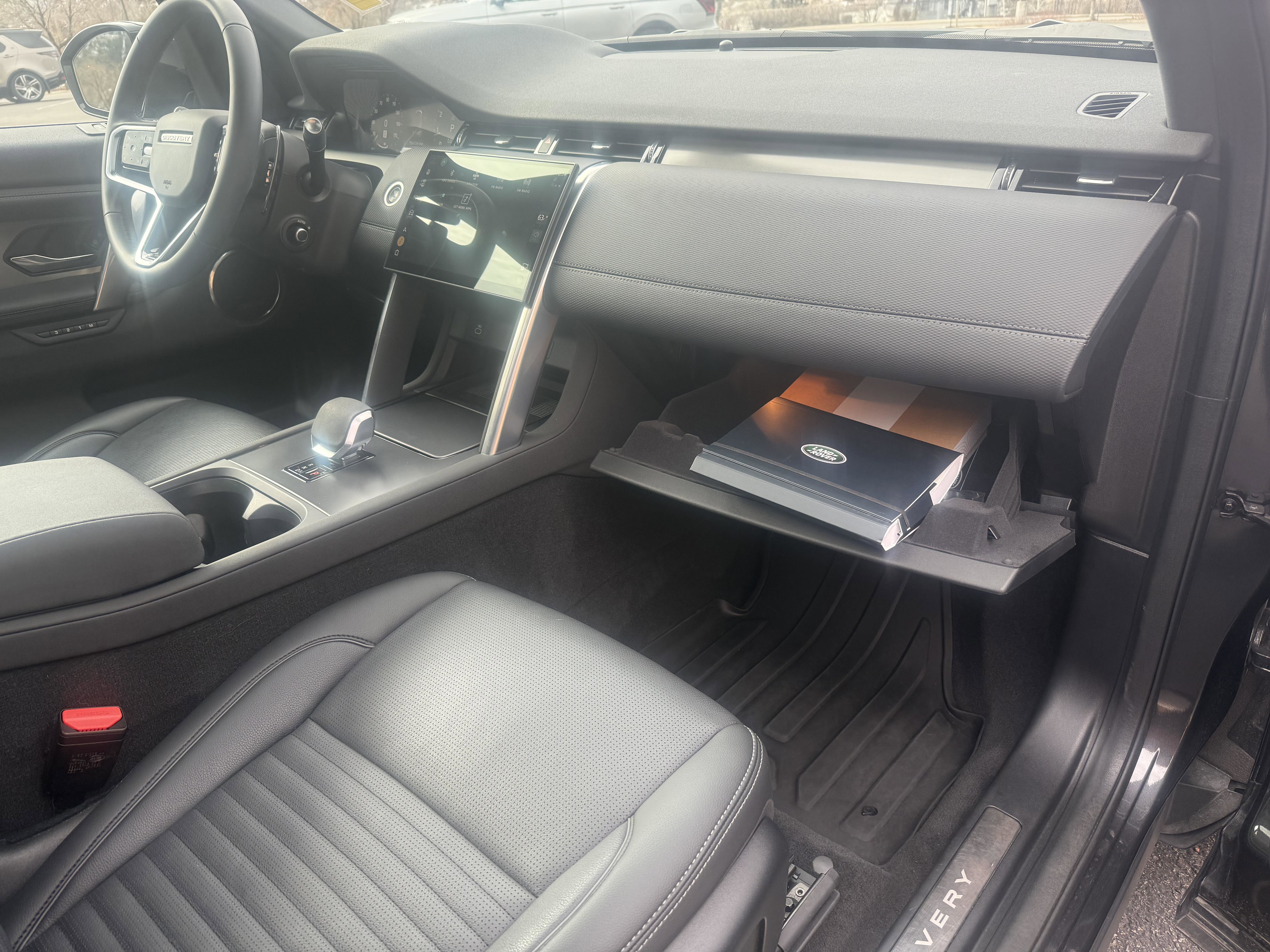 Used 2025 Land Rover Discovery Sport Dynamic SE image 43