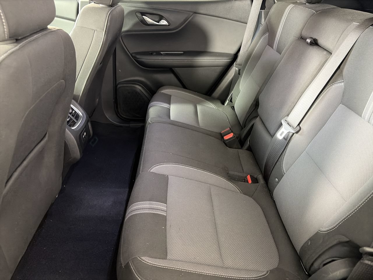 Used 2025 Chevrolet Blazer LT FWD image 22