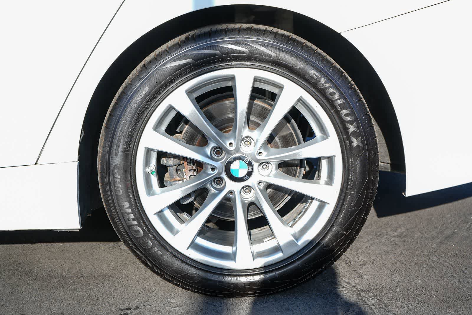 Used 2018 BMW 320i Sedan RWD image 10