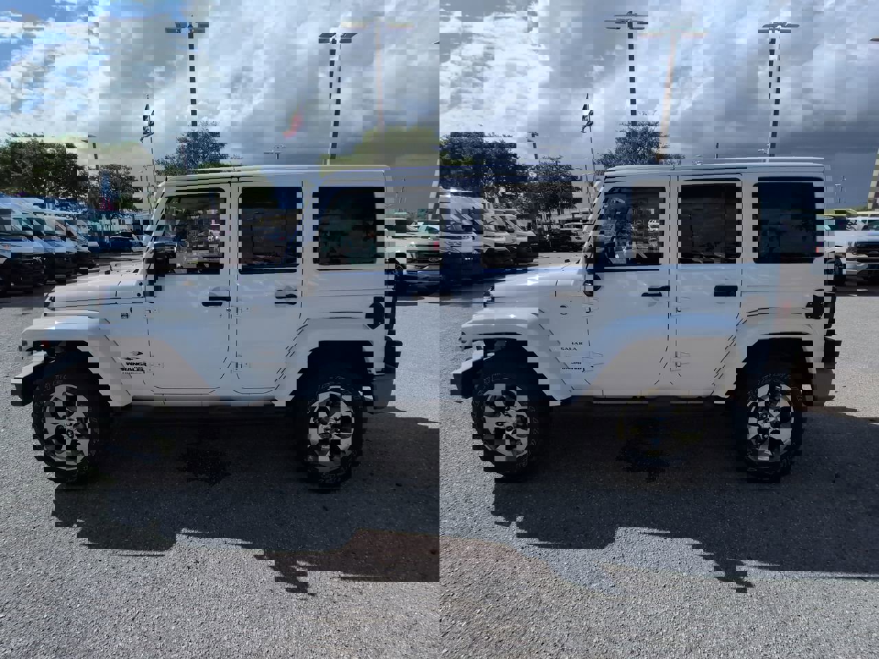 Used 2016 Jeep Wrangler Unlimited Sahara image 8