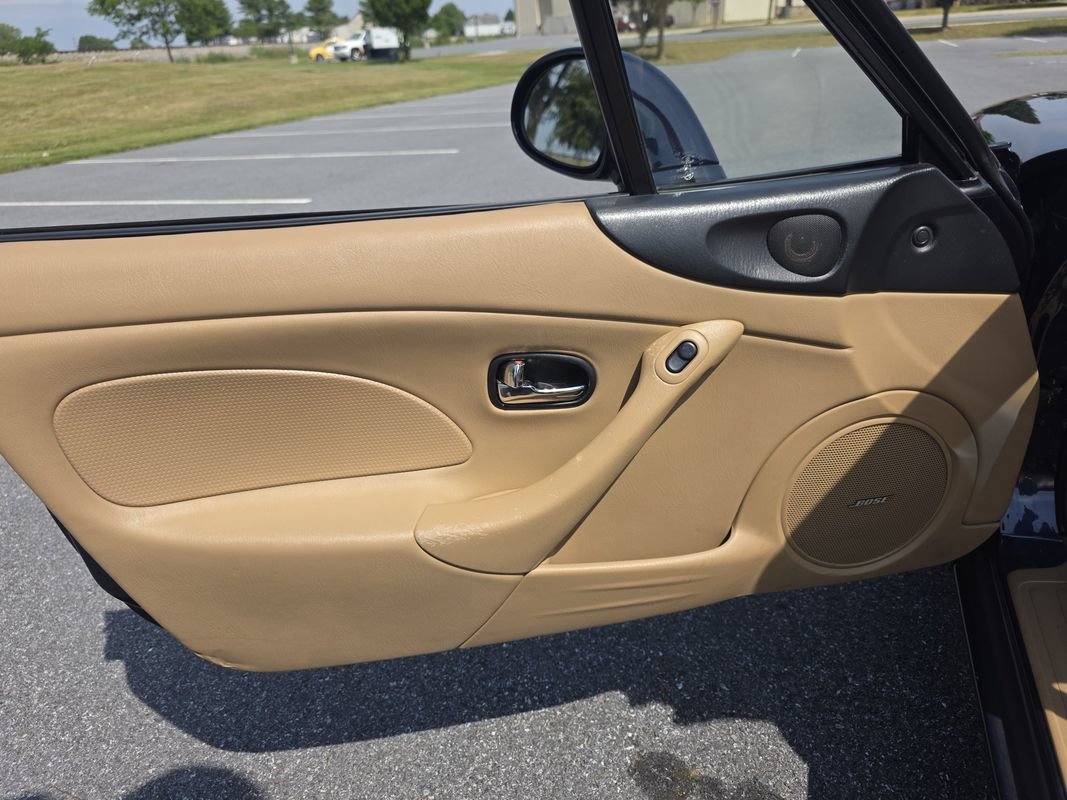 Used 2001 MAZDA MX-5 Miata RWD image 18