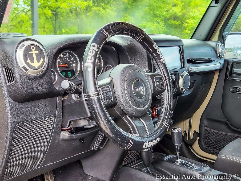 Used 2017 Jeep Wrangler Unlimited Sahara w/ Connectivity Group AWD/4WD image 9