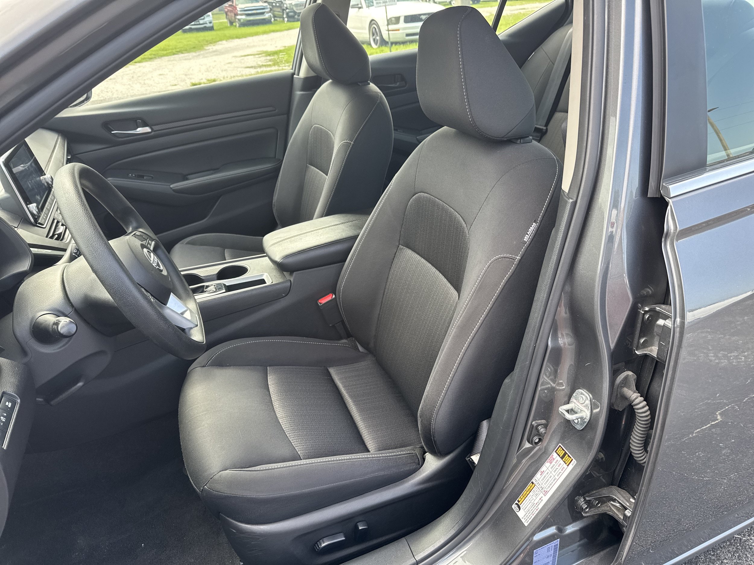 Used 2025 Nissan Altima 2.5 SV FWD image 22