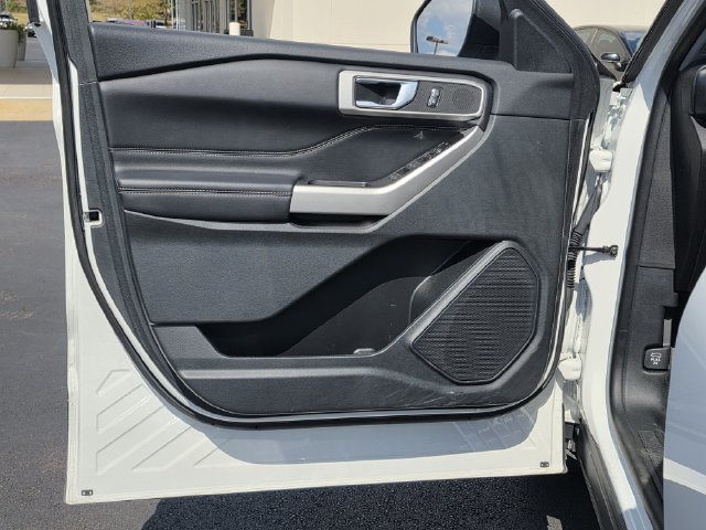 Used 2021 Ford Explorer XLT w/ Equipment Group 202A AWD/4WD image 16