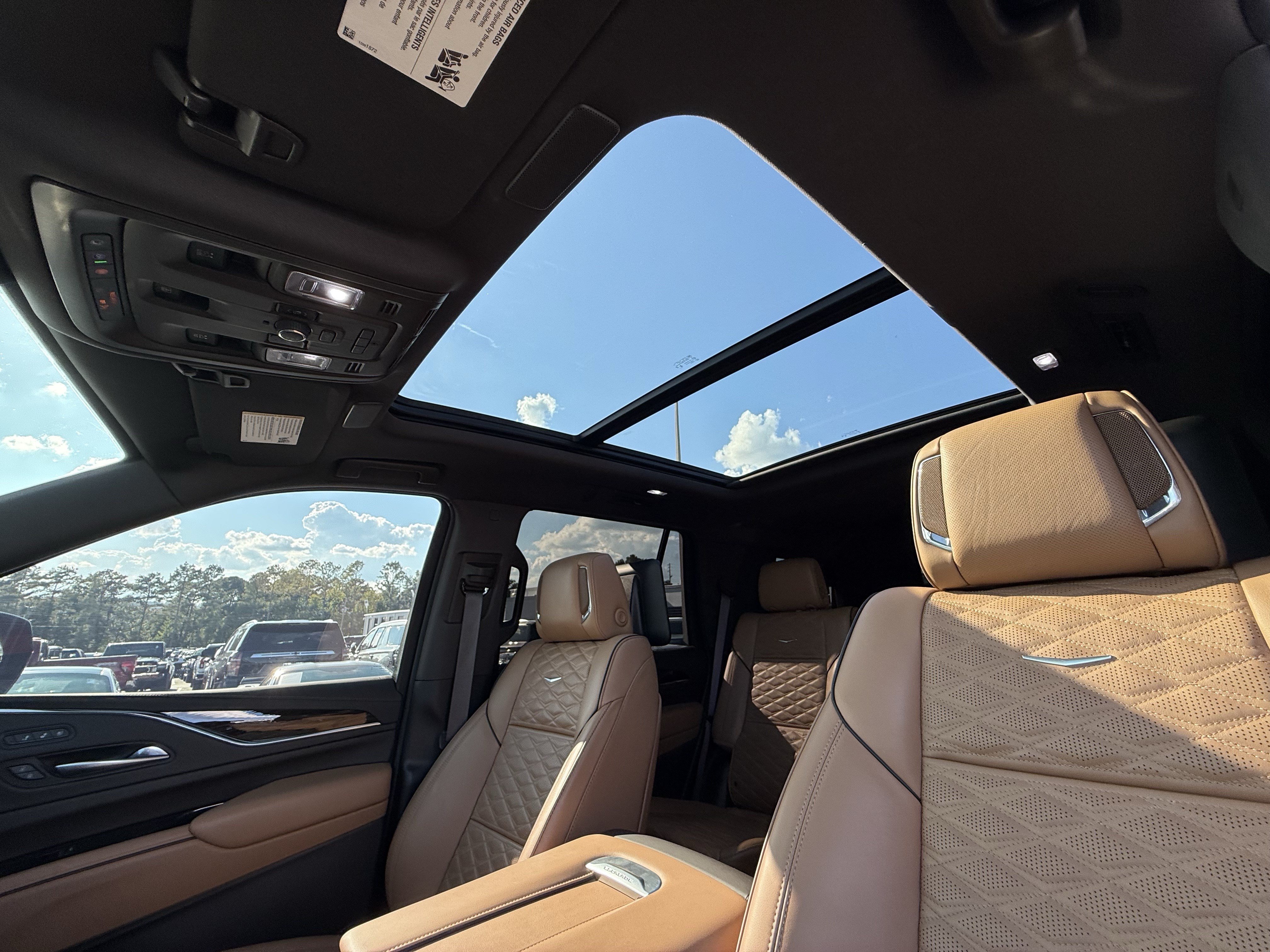 Used 2024 Cadillac Escalade Premium Luxury w/ Performance Package AWD/4WD image 30