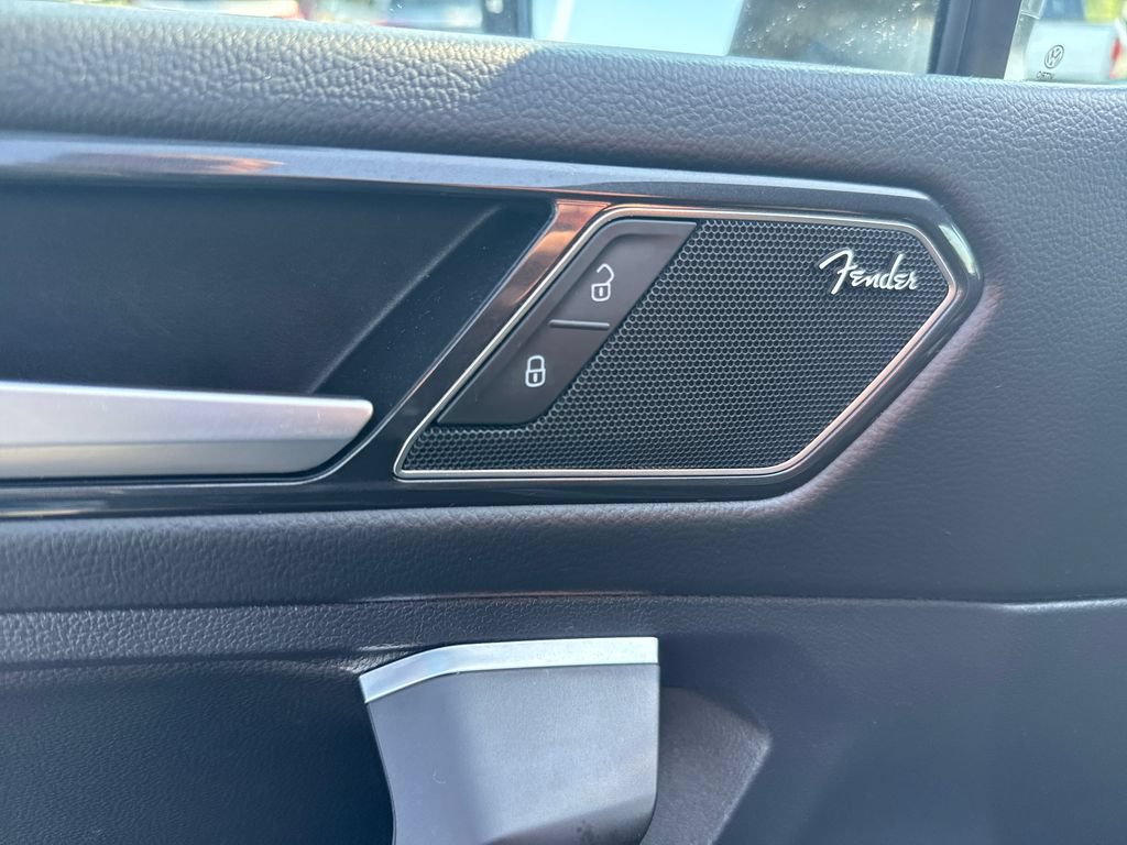 Used 2022 Volkswagen Tiguan SEL R-Line AWD/4WD image 11