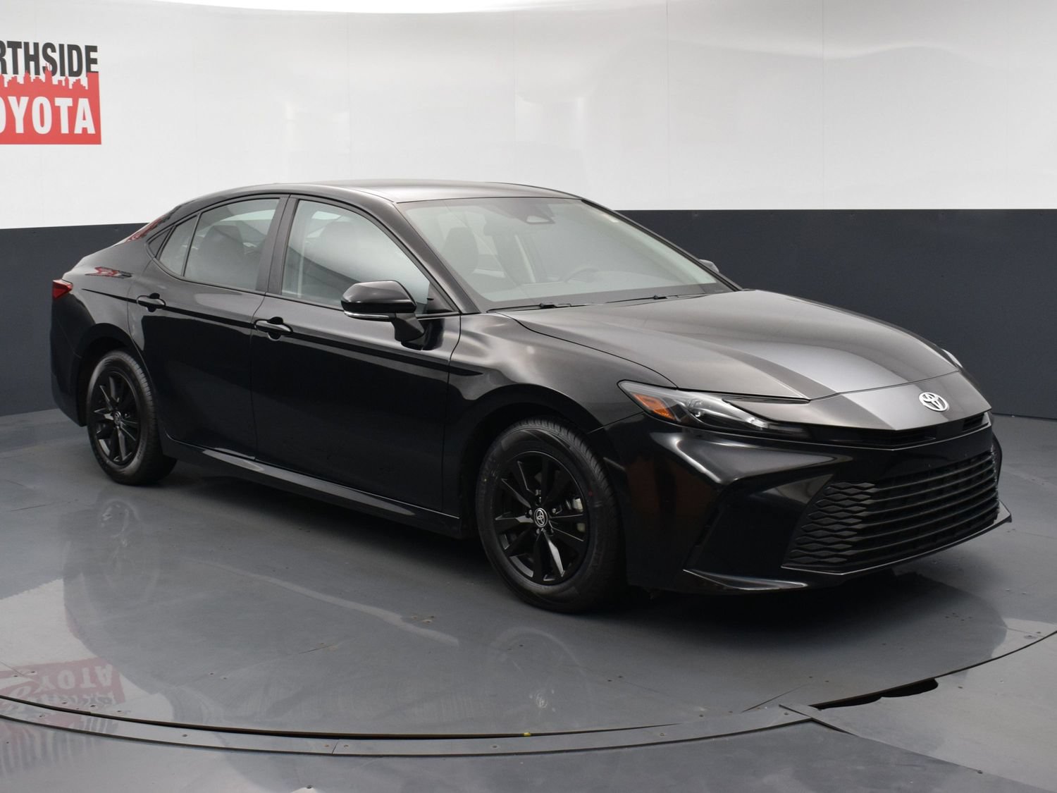 Used 2025 Toyota Camry LE FWD image 6