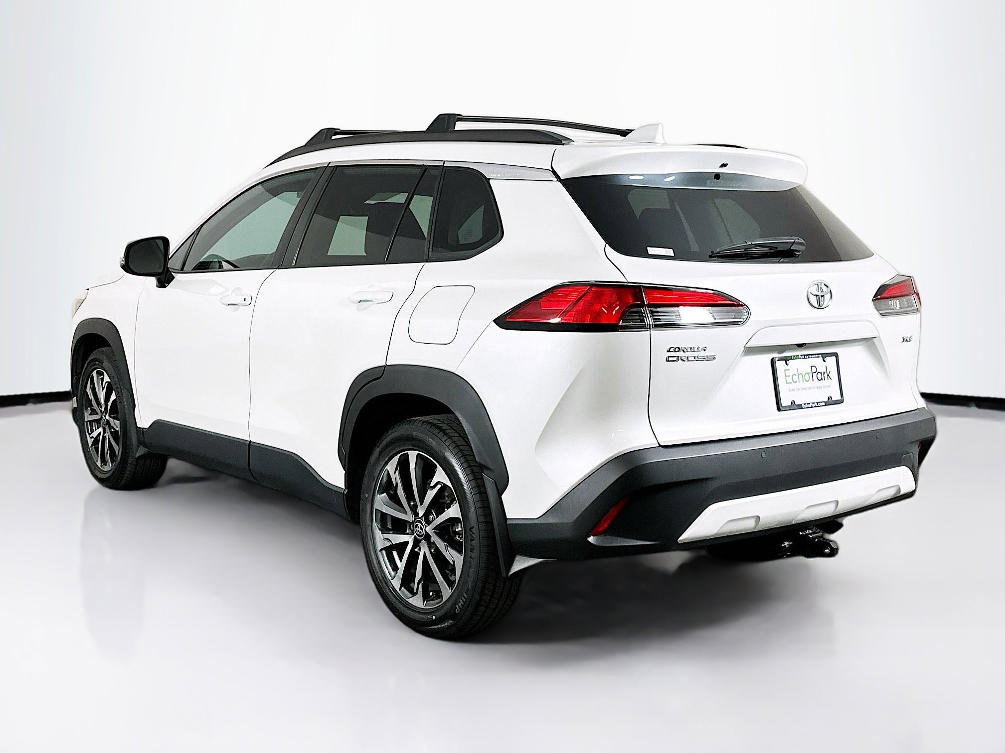 Used 2023 Toyota Corolla Cross XLE w/ Convenience Package image 5