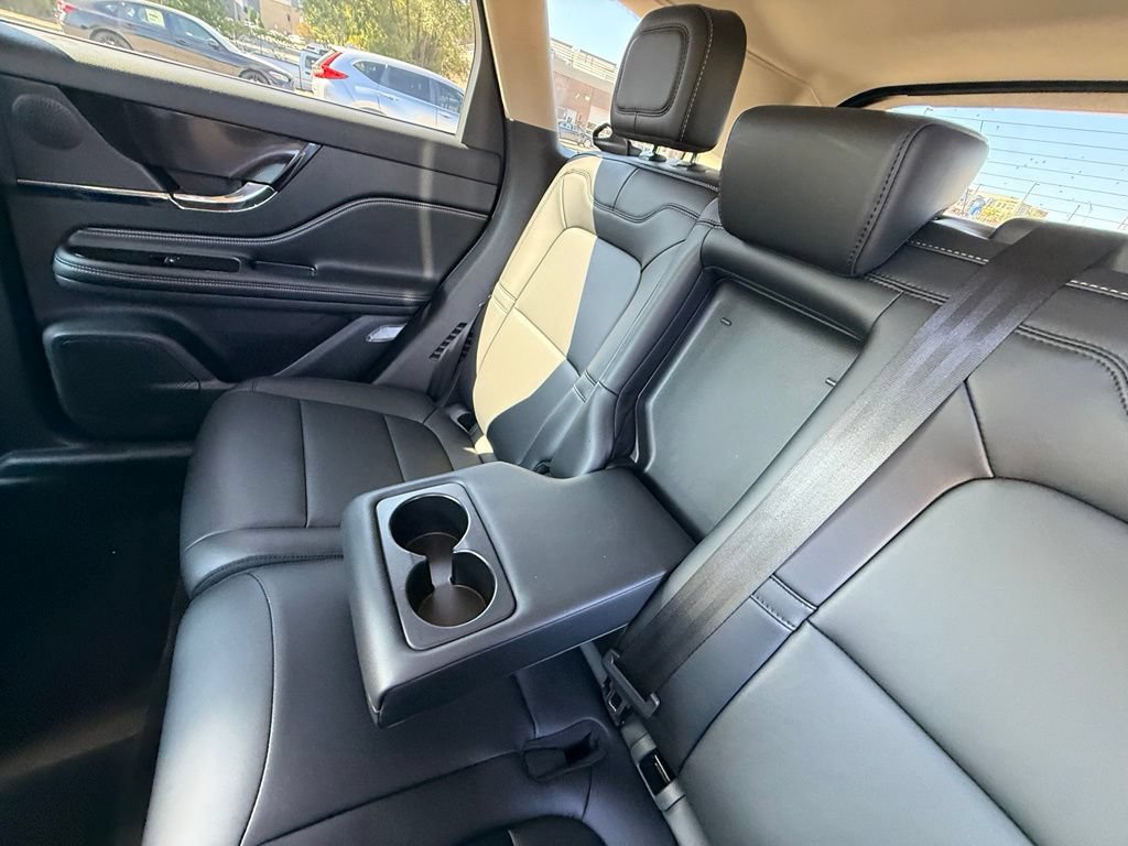 Used 2025 Lincoln Corsair AWD image 28
