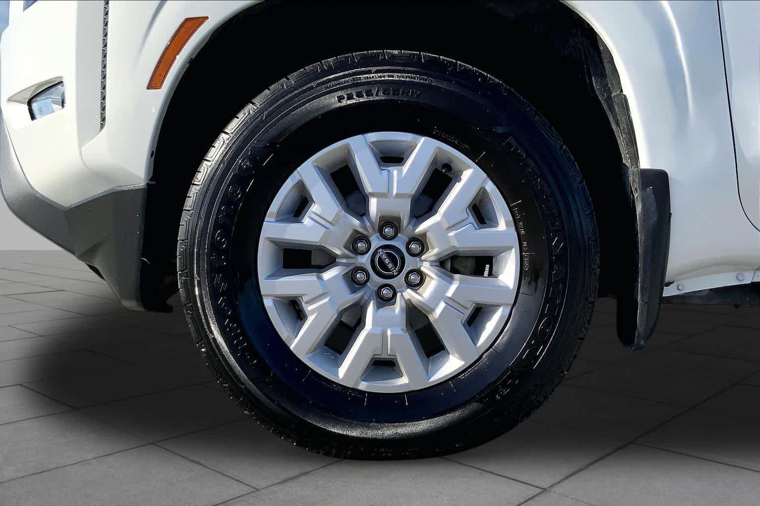 Used 2023 Nissan Frontier SV w/ Technology Package RWD image 11