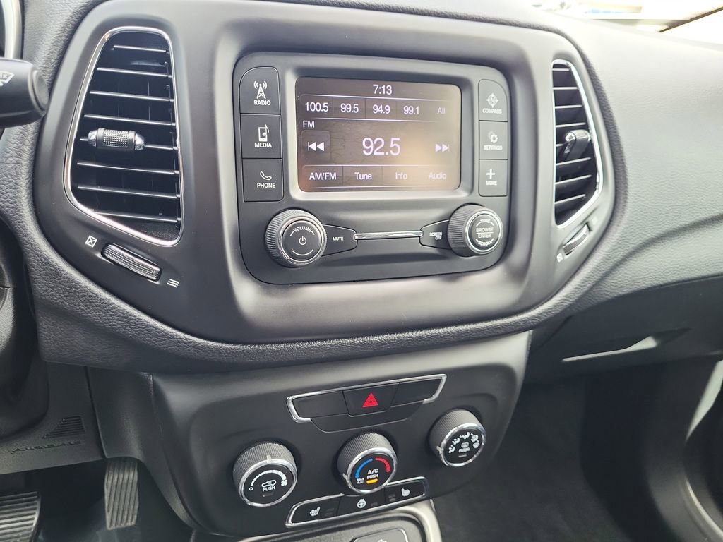 Used 2018 Jeep Compass Latitude w/ Cold Weather Group AWD/4WD image 18