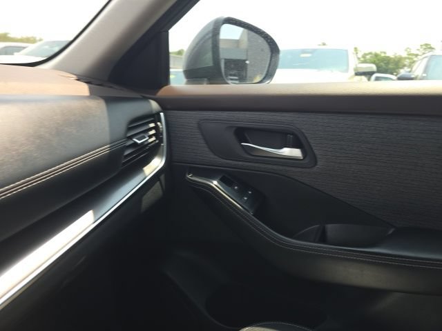 Used 2021 Nissan Rogue SV FWD image 12