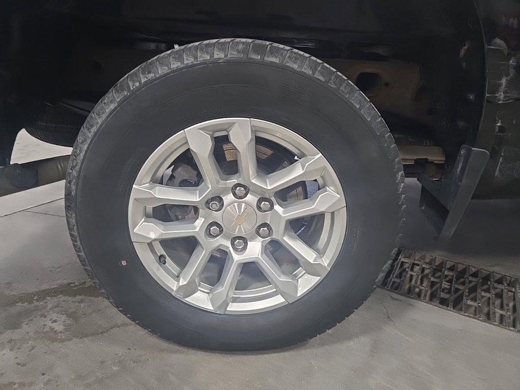 Used 2023 Chevrolet Silverado 1500 LT AWD/4WD image 27