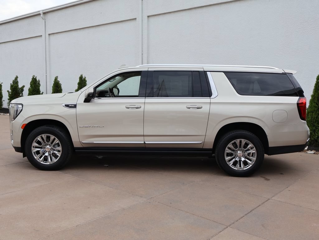 Certified 2021 GMC Yukon XL Denali w/ Advanced Technology Package AWD/4WD image 3