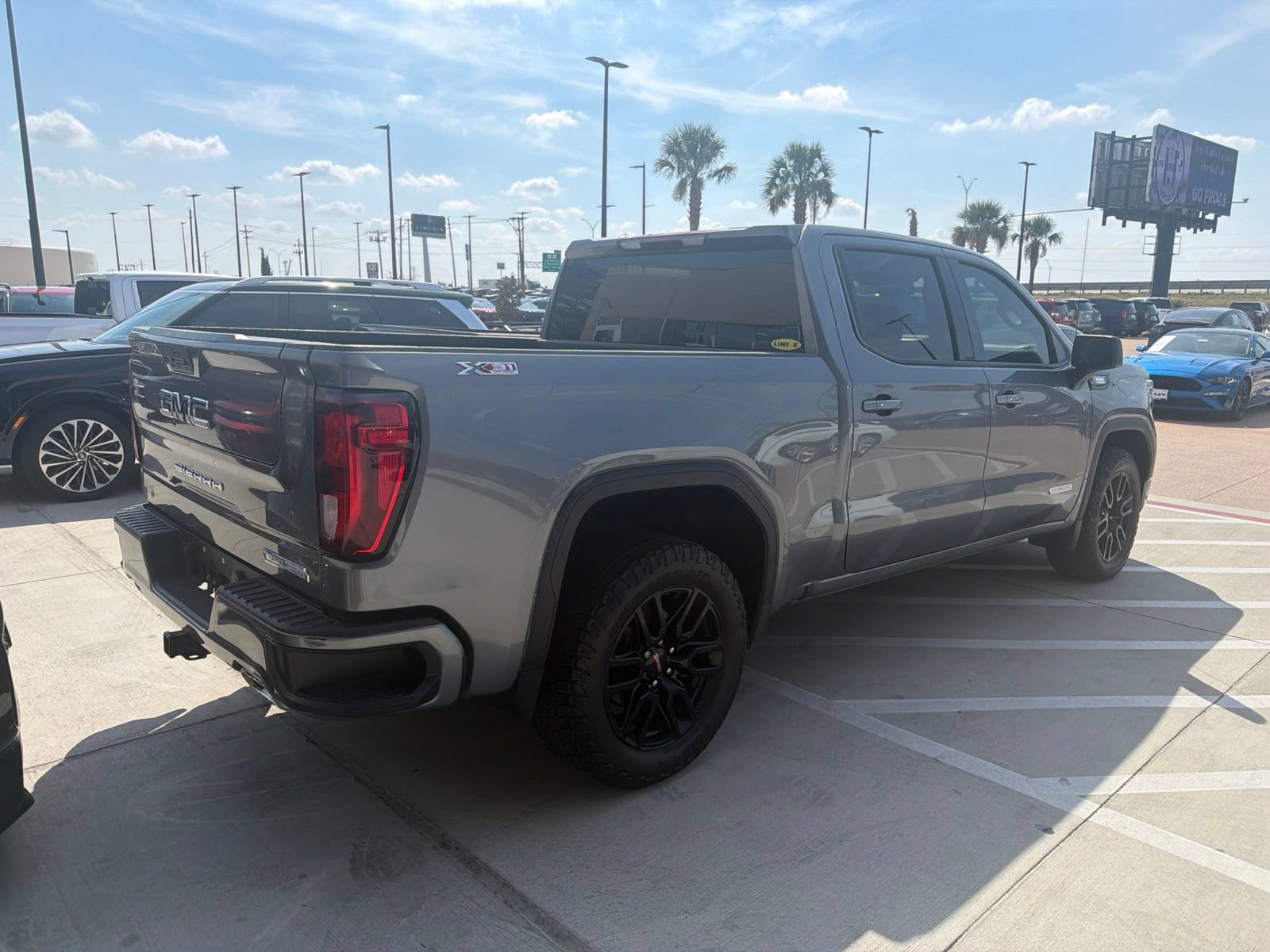 Used 2021 GMC Sierra 1500 Elevation w/ X31 Off-Road Package AWD/4WD image 4