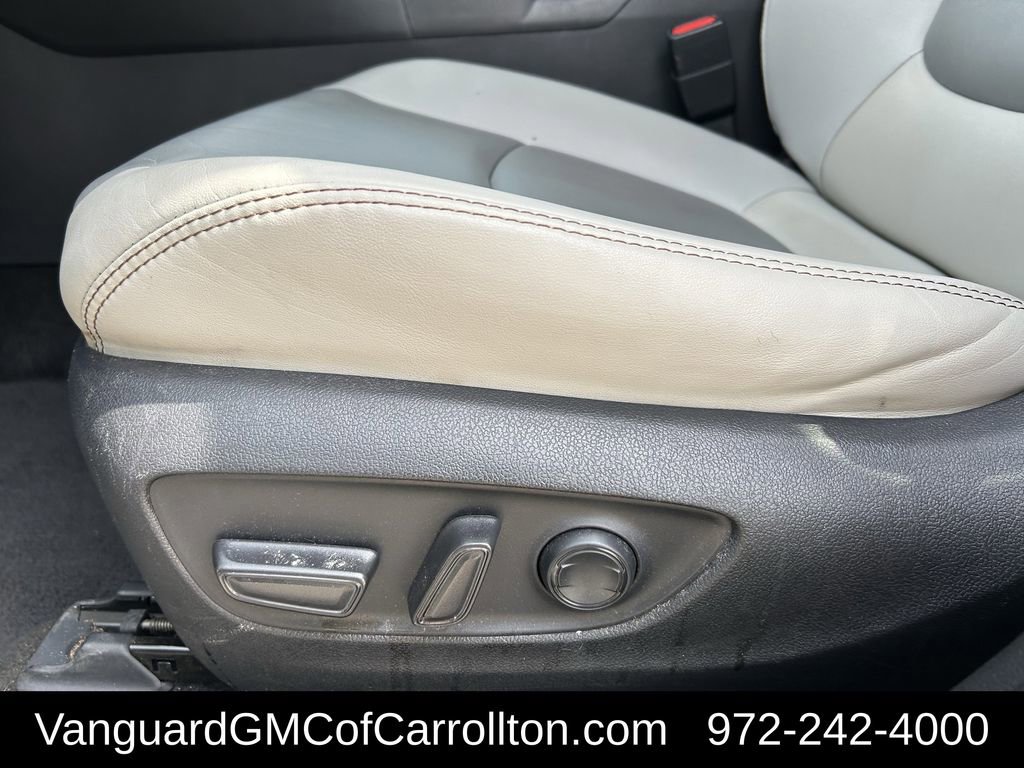 Used 2022 Toyota RAV4 XLE Premium image 27