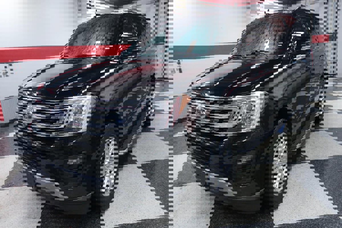 Used 2019 Ford Expedition XLT w/ Equipment Group 202A RWD image 5