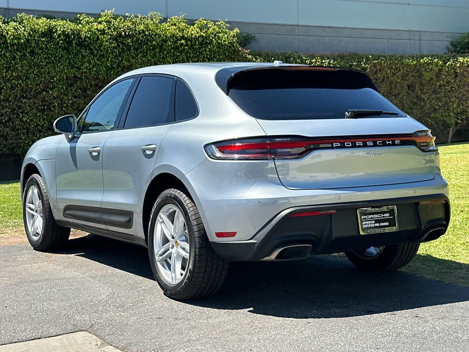 Used 2026 Porsche Macan AWD/4WD image 3