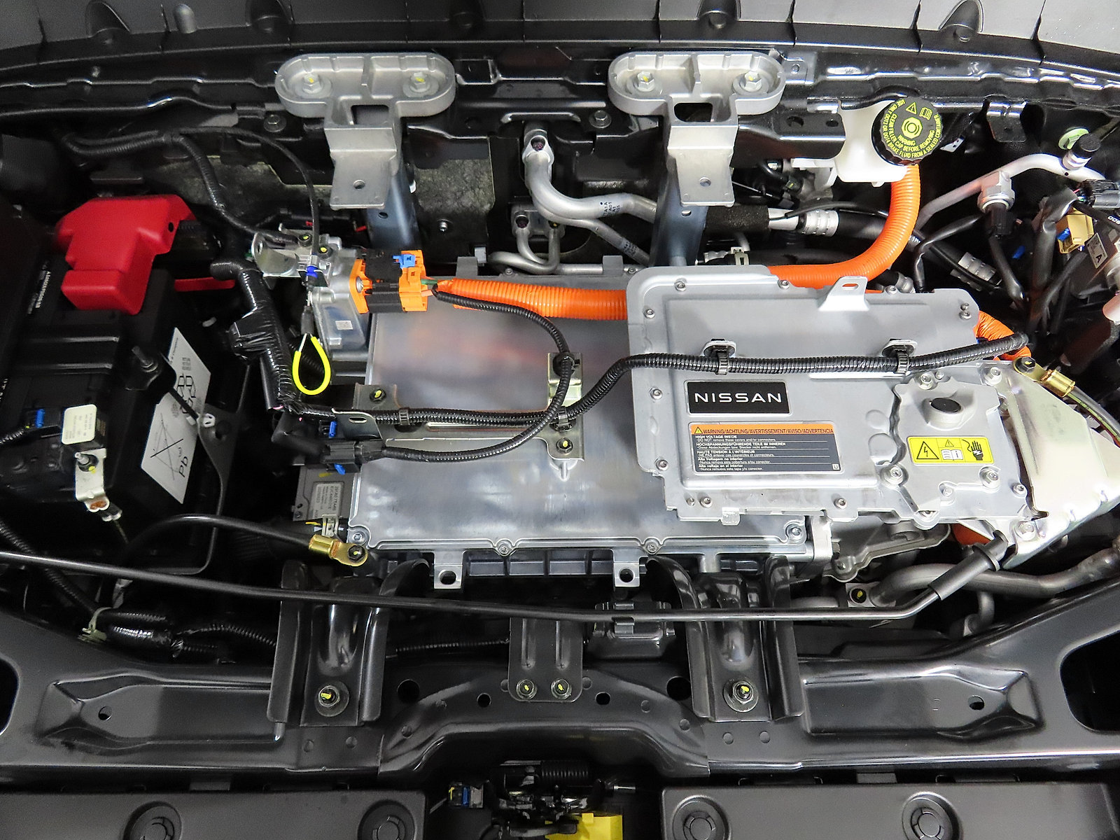 New 2026 Nissan Leaf Platinum+ w/ Cargo Package (Platinum+) FWD image 10