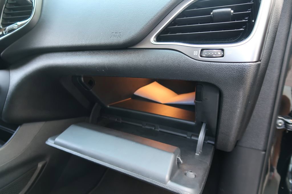 Used 2019 Jeep Cherokee Limited image 39