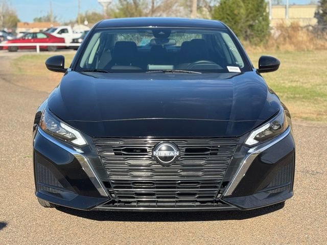 Used 2025 Nissan Altima 2.5 SV FWD image 2