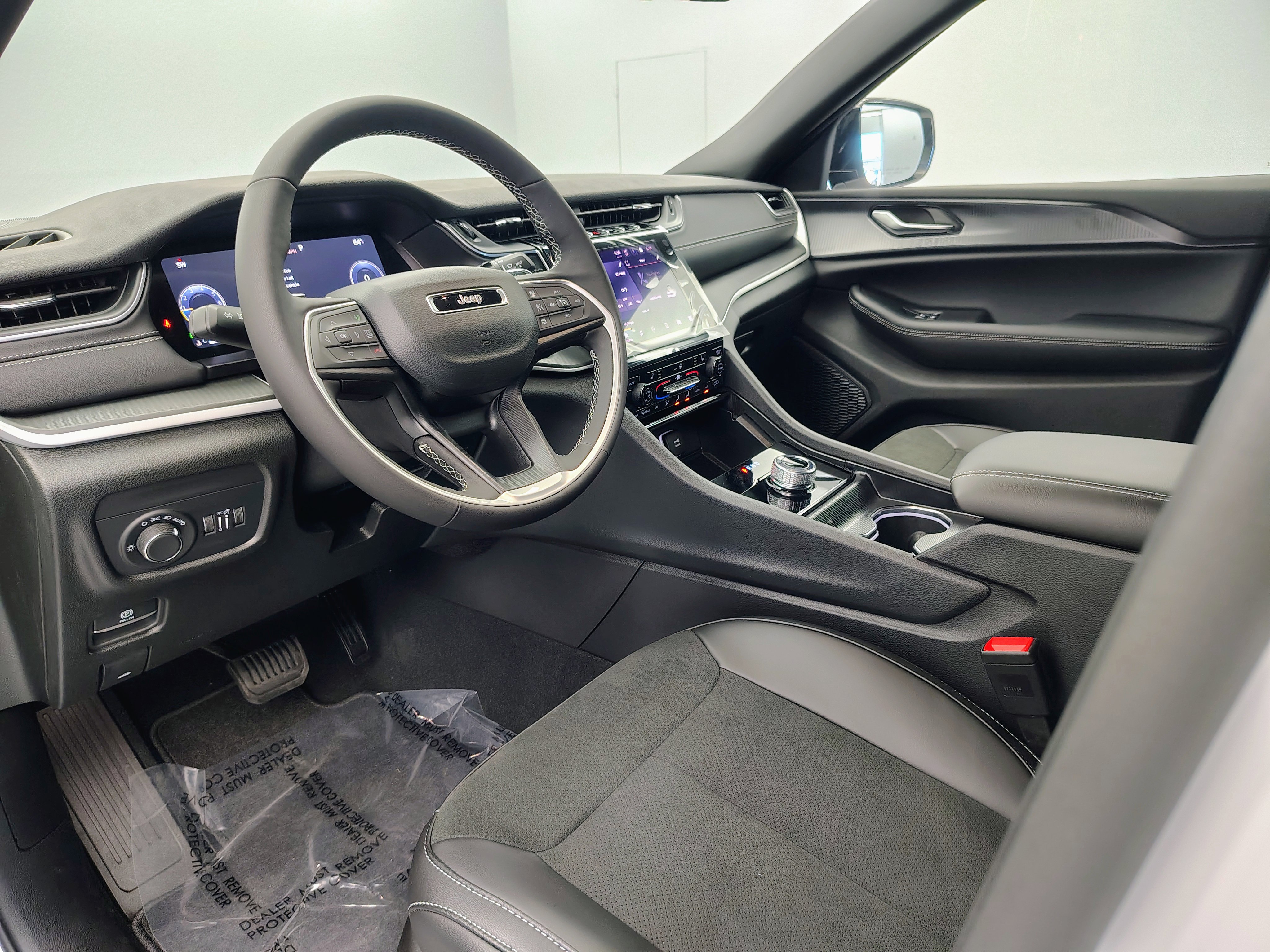 New 2025 Jeep Grand Cherokee Altitude image 38