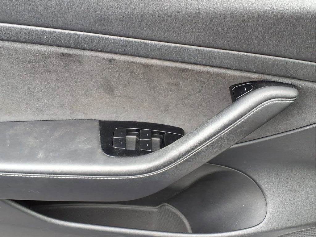 Used 2020 Tesla Model 3 Standard Range Plus image 15